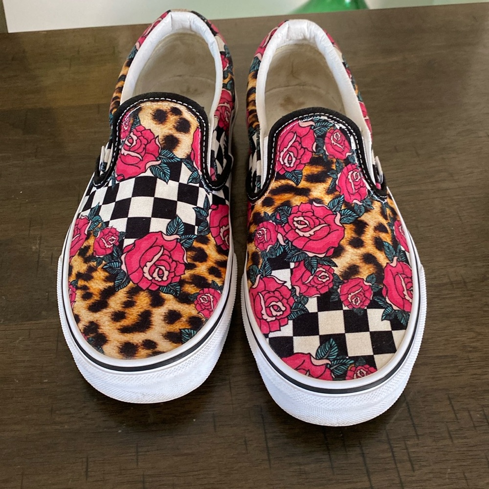 🎉Cute Flowered Slip on Van’s size 8 GUC barely worn🎉